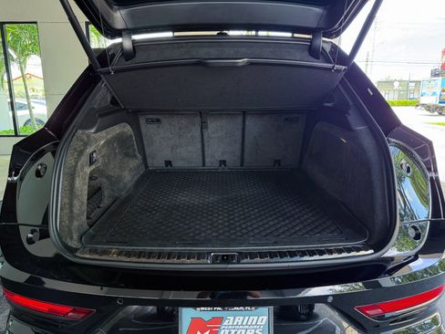 Used 2022 Bentley Bentayga AWD/4WD image 34