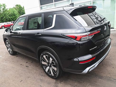 New 2025 Mitsubishi Outlander SE image 4