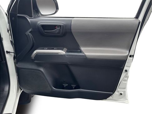 Used 2018 Toyota Tacoma SR5 image 19