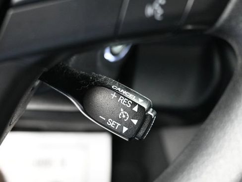 Used 2017 Toyota Camry LE FWD image 17