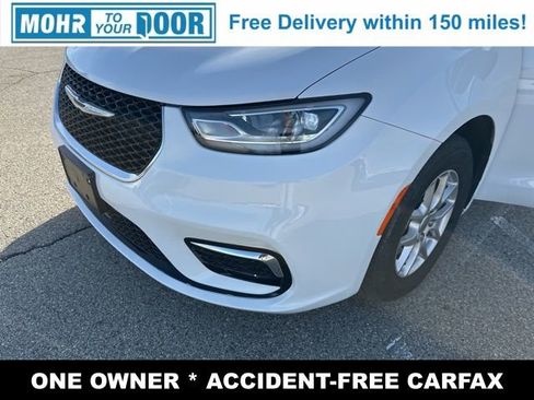 Used 2024 Chrysler Pacifica Touring-L image 36