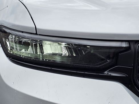 New 2025 Jeep Grand Cherokee Altitude image 4