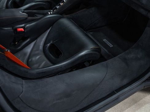 Used 2019 McLaren 720S Performance RWD image 29
