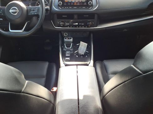 Used 2023 Nissan Rogue SV w/ SV Premium B Package FWD image 11