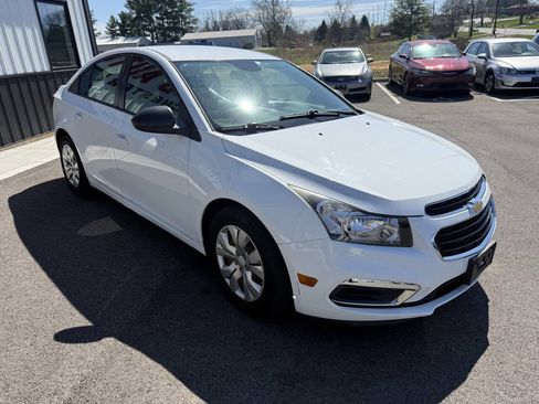 Used 2015 Chevrolet Cruze LS image 5