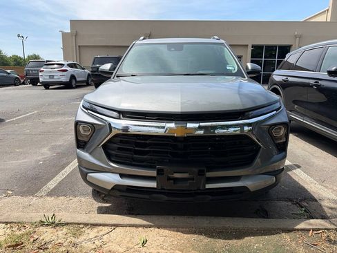 Used 2025 Chevrolet TrailBlazer LT FWD image 3