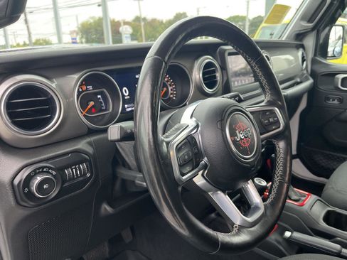 Used 2020 Jeep Wrangler Unlimited Sahara w/ Dual Top Group image 11