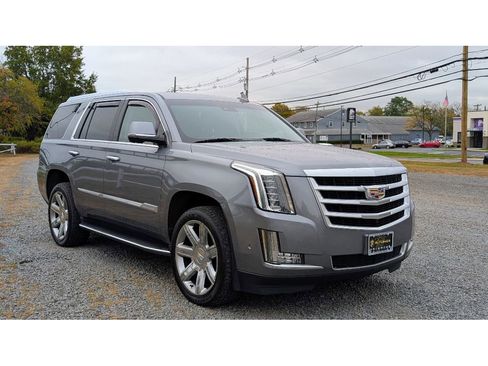 Used 2019 Cadillac Escalade Luxury image 3