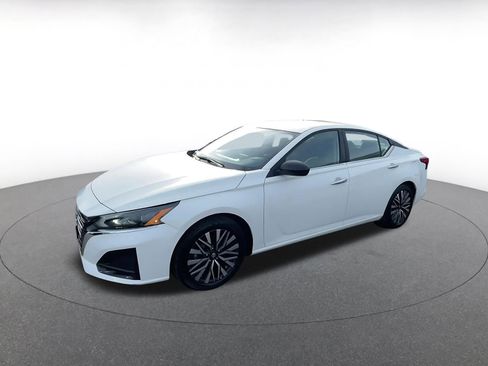 Used 2025 Nissan Altima 2.5 SV image 8