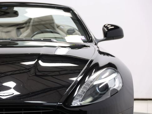 Used 2015 Aston Martin DB9 Volante Carbon Edition Convert image 94