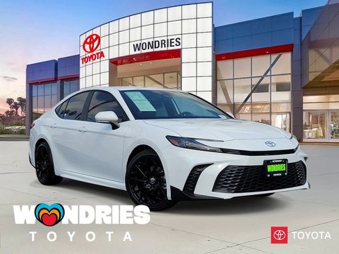 Used 2026 Toyota Camry SE w/ Convenience Package image 1