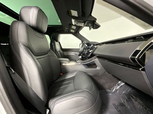 Certified 2025 Land Rover Range Rover Sport Dynamic SE image 19