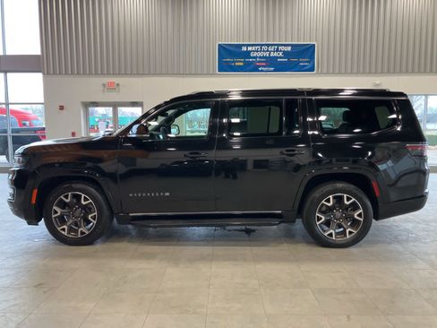 Used 2024 Jeep Wagoneer Series III AWD/4WD image 9