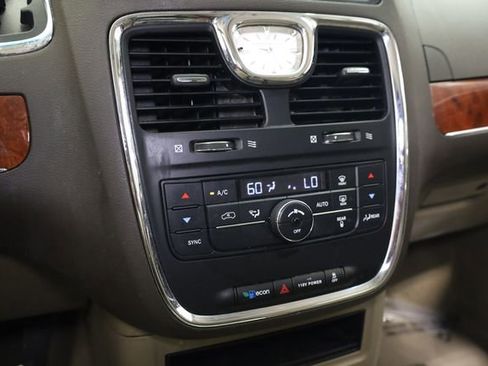 Used 2013 Chrysler Town & Country Touring FWD image 22
