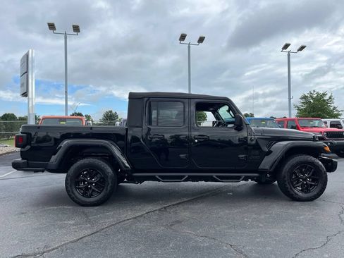 Used 2023 Jeep Gladiator Sport AWD/4WD image 48