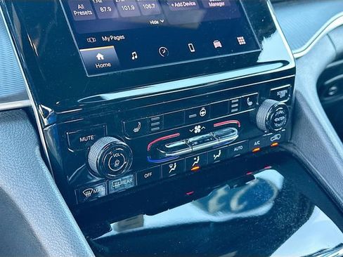 Used 2023 Jeep Grand Cherokee Altitude image 15