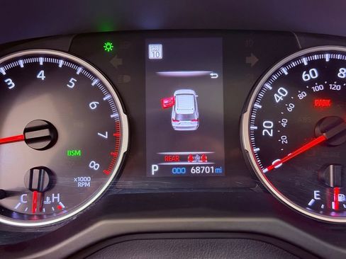 Used 2019 Toyota RAV4 XLE Premium FWD image 23