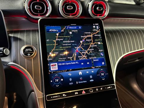 Used 2025 Mercedes-Benz GLC 300 4MATIC image 32