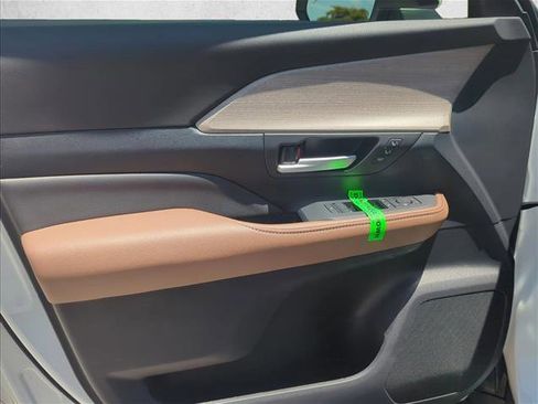 New 2026 Toyota Grand Highlander AWD image 9