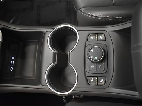 Used 2022 GMC Terrain SLT image 30