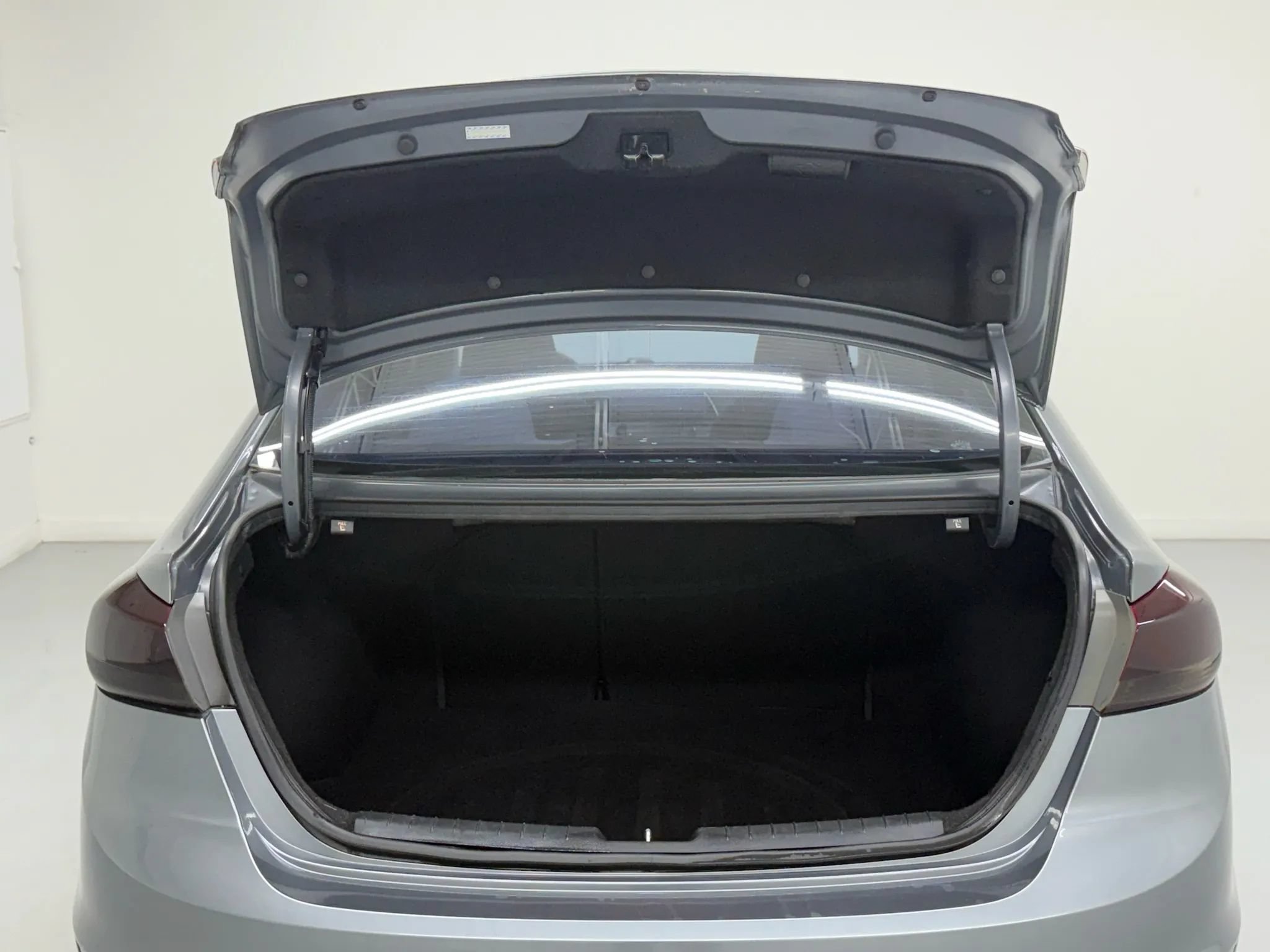 Used 2017 Hyundai Elantra SE FWD image 32