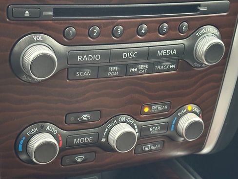 Used 2019 Nissan Pathfinder Platinum image 31