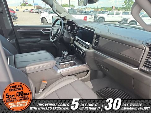 Used 2025 Chevrolet Silverado 1500 LTZ AWD/4WD image 5