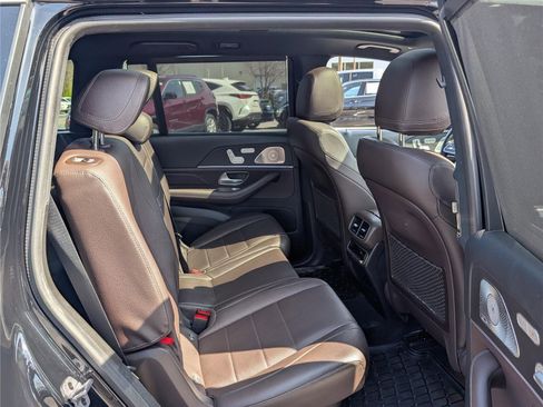 Used 2021 Mercedes-Benz GLS 450 4MATIC image 11