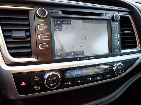 Used 2018 Toyota Highlander XLE AWD/4WD image 23