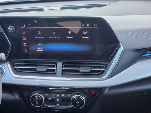 Used 2025 Chevrolet Trax LT image 32
