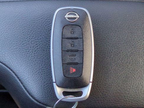 Used 2025 Nissan Versa SV w/ Trunk Package image 26