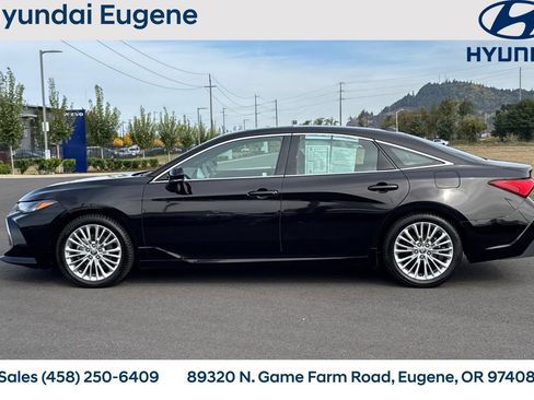 Used 2021 Toyota Avalon Limited w/ Advanced Safety Package image 7