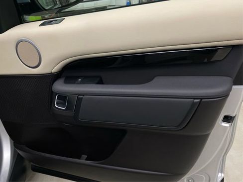 Used 2019 Land Rover Discovery SE AWD/4WD image 27