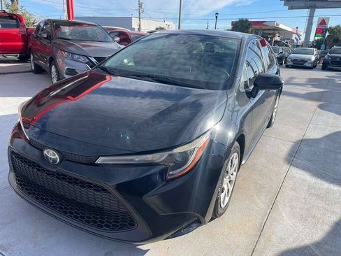 Used 2020 Toyota Corolla LE FWD image 3