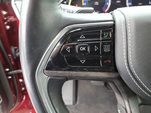 Used 2022 Jeep Grand Cherokee Overland w/ Luxury Tech Group IV image 19