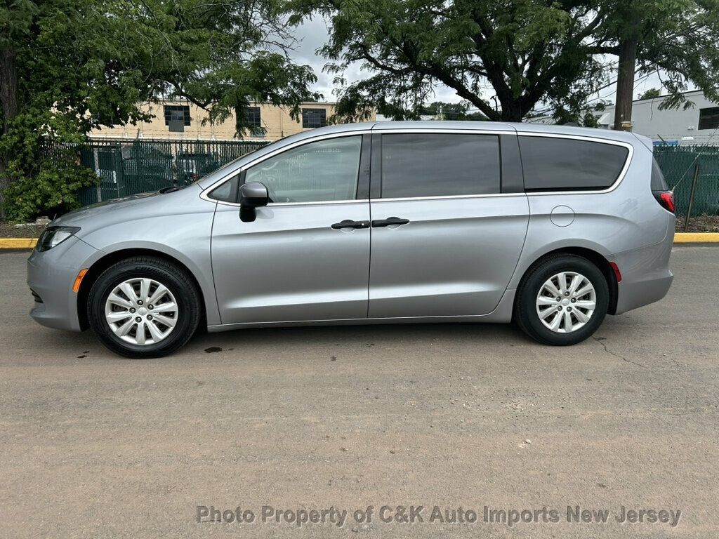 Used 2020 Chrysler Voyager L FWD image 16