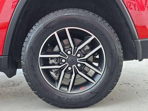 Used 2019 Jeep Grand Cherokee Trailhawk AWD/4WD image 28