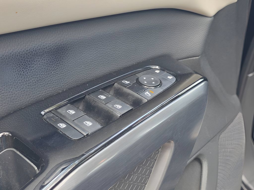 Used 2024 Nissan Pathfinder SL AWD/4WD image 18