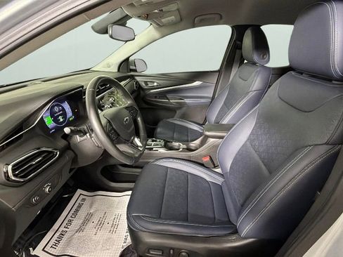 Used 2023 Chevrolet Bolt EUV LT w/ Convenience Package FWD image 17