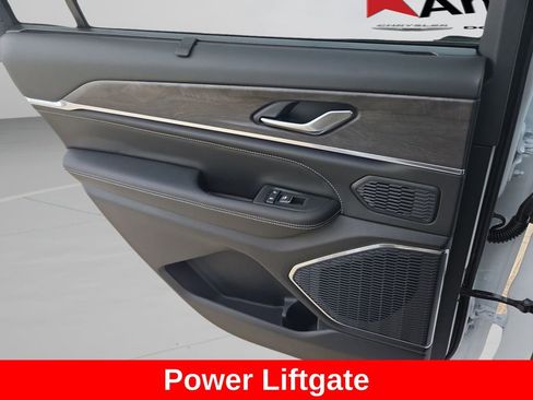 New 2025 Jeep Grand Cherokee L Overland w/ Luxury Tech Group IV AWD/4WD image 18