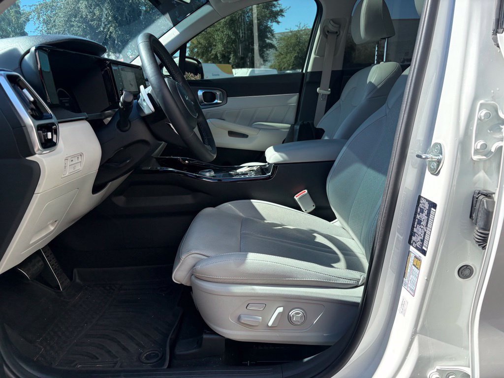 Used 2023 Kia Sorento SX Prestige w/ Panoramic Sunroof Package AWD/4WD image 8