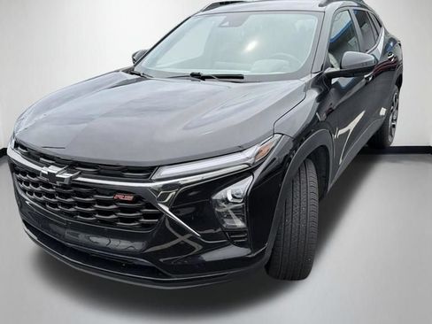 Used 2024 Chevrolet Trax RS FWD image 1