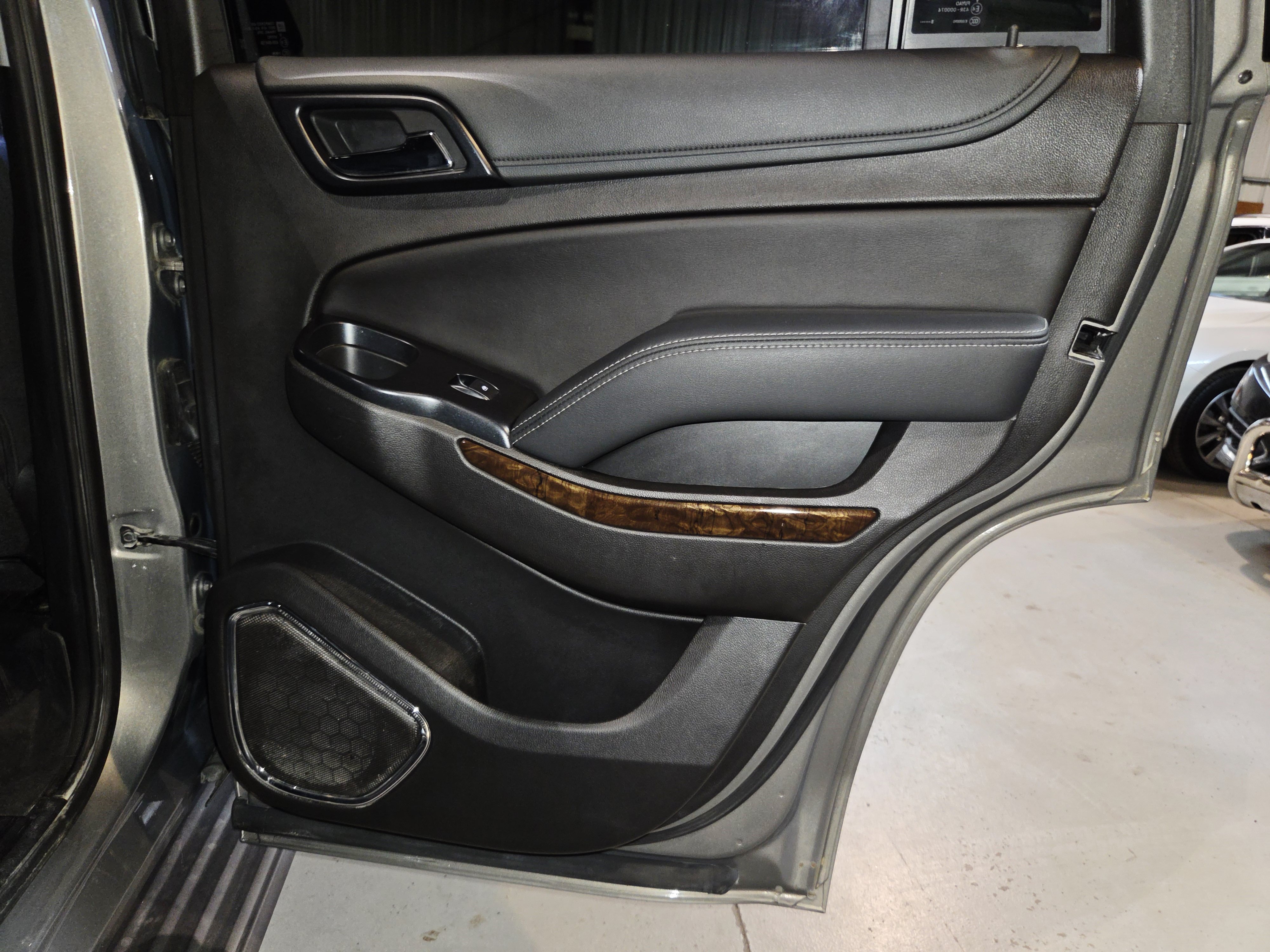 Used 2019 Chevrolet Tahoe 4WD w/ Enhanced Driver Alert Package image 22