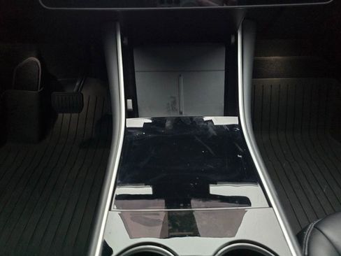 Used 2020 Tesla Model Y Long Range image 22