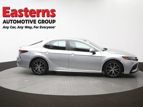 Used 2021 Toyota Camry SE w/ Carpet Mat Package (TMS) FWD image 45