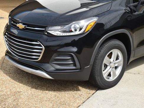 Used 2022 Chevrolet Trax LT w/ LT Convenience Package AWD/4WD image 37