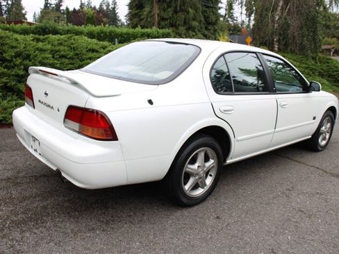 Used 1999 Nissan Maxima SE FWD image 3