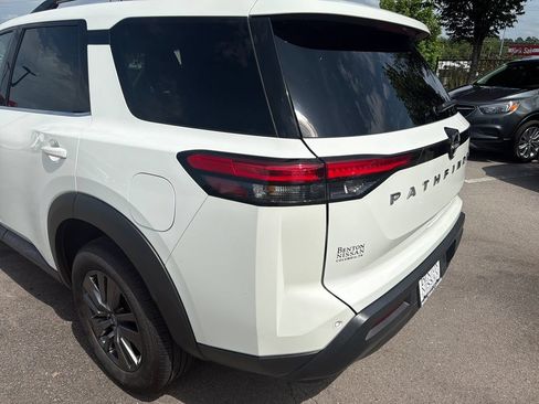 Used 2022 Nissan Pathfinder SV FWD image 38