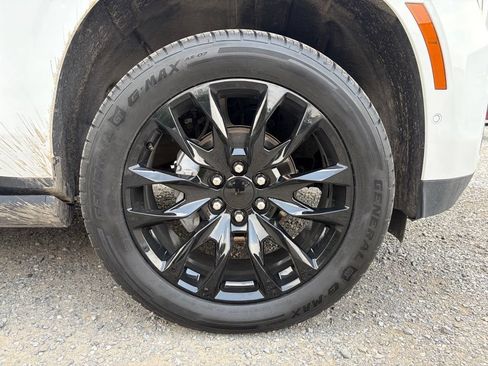 Used 2025 GMC Yukon XL Denali w/ Sun & Power Step Package AWD/4WD image 15