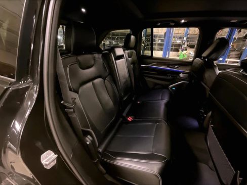 Used 2022 Jeep Grand Cherokee Overland image 36